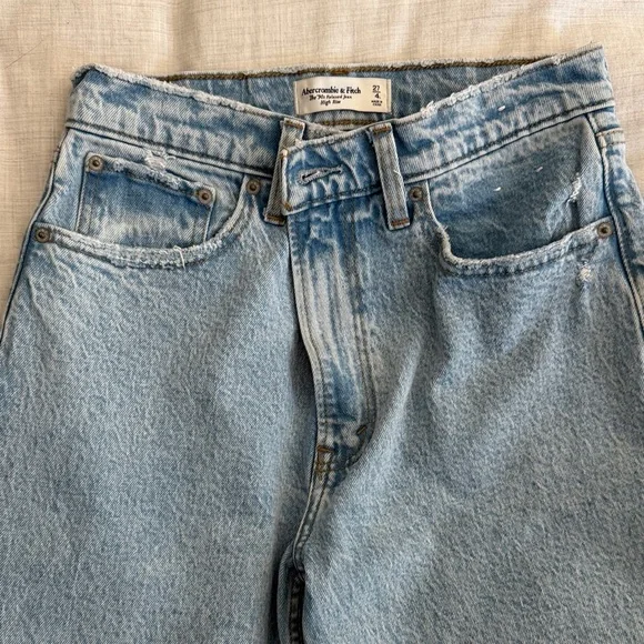 Abercrombie & Fitch Light Blue 90’s relaxed Jean high rise 27/4L - Picture 2 of 5